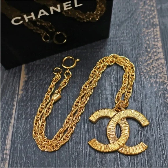 CHANEL CC Logo Charm Gold Plated Necklace - Picture 2 of 6